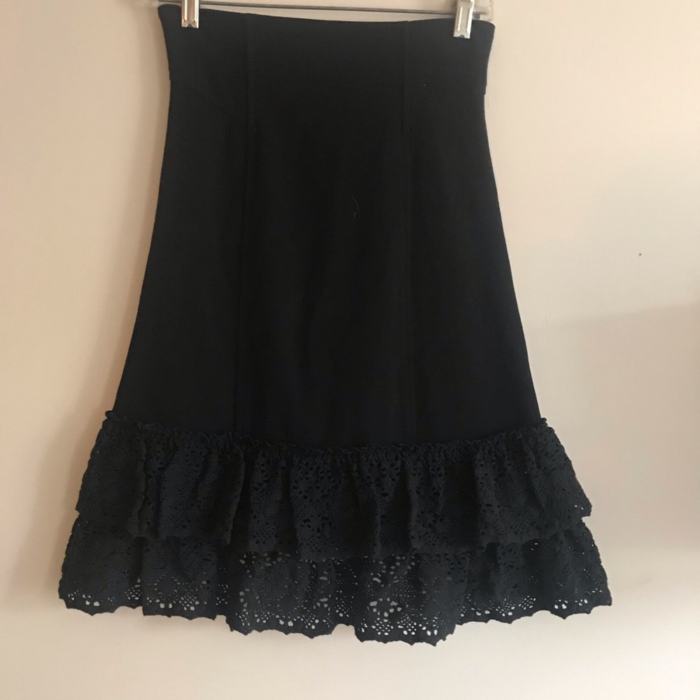 Betsy Johnson body con skirt with ruffle bottom